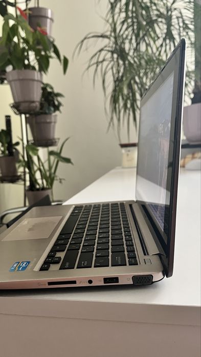 Ноутбук Asus VivoBook S200E з сенсорним екраном