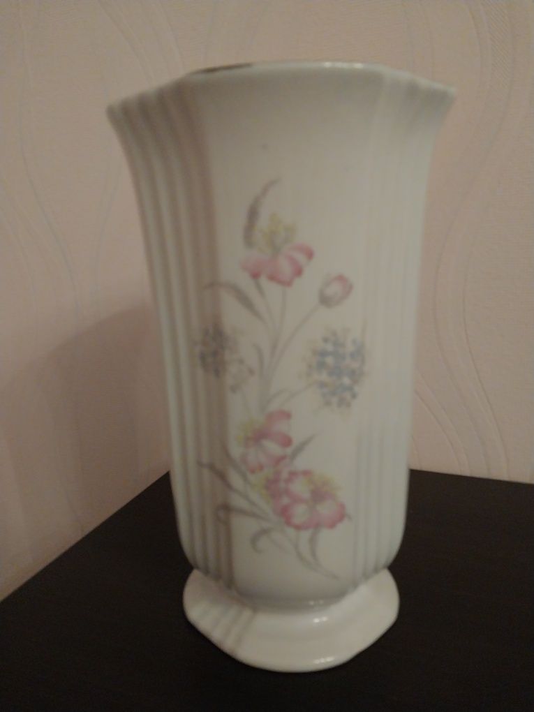 Фарфорова ваза для квітів