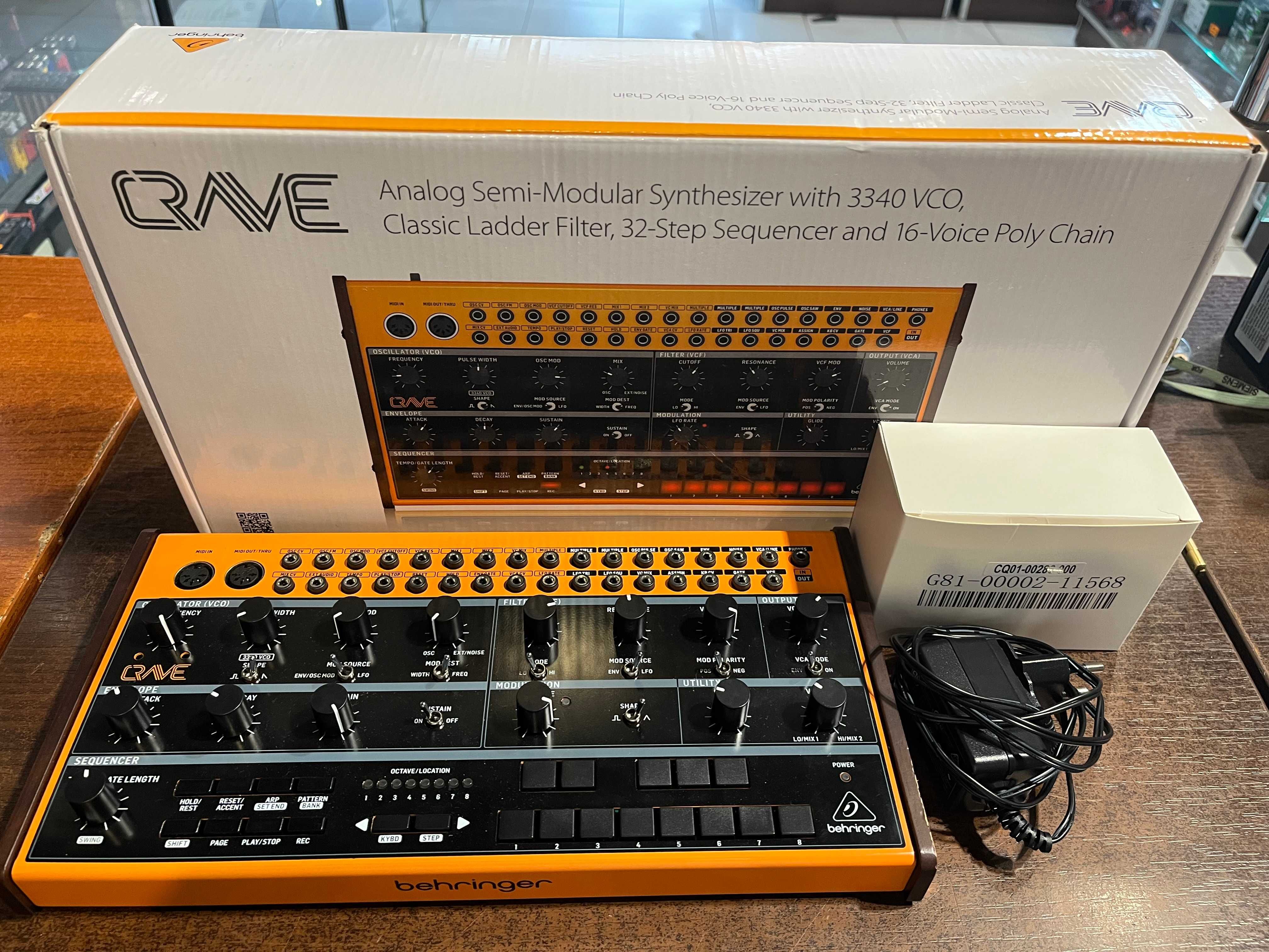 Semi-modularny syntezator analogowy Behringer Crave