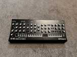 Roland SE-02 + stand