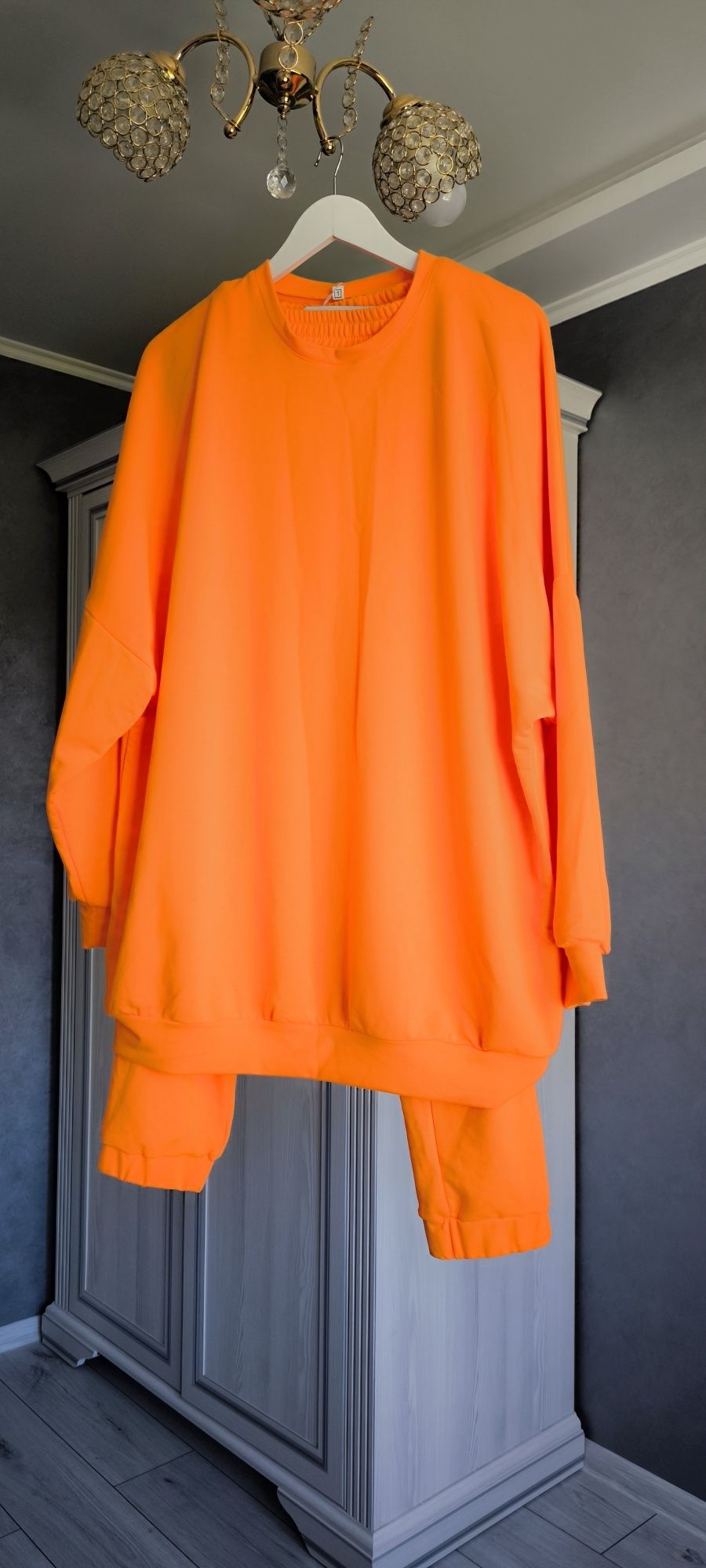 Гарний оверсайз костюм, оранжевого кольору на літо. Новий. Розмір L