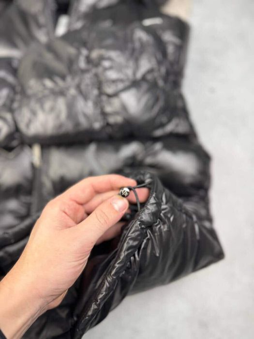 Пуховик Armani Exchange розміри л та хл маломірять