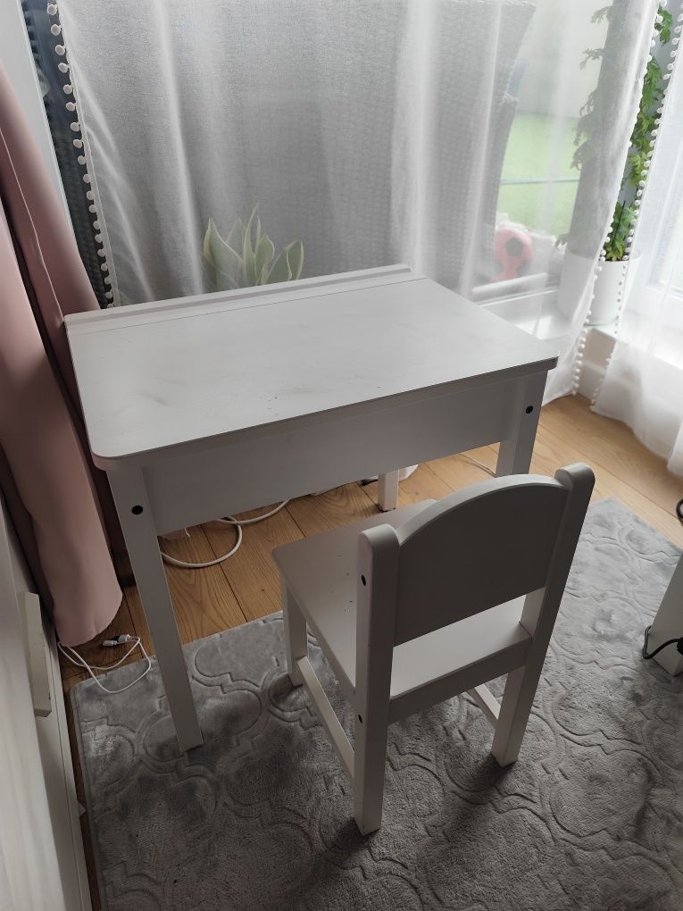 Biurko z krzesełkiem Sundvik IKEA