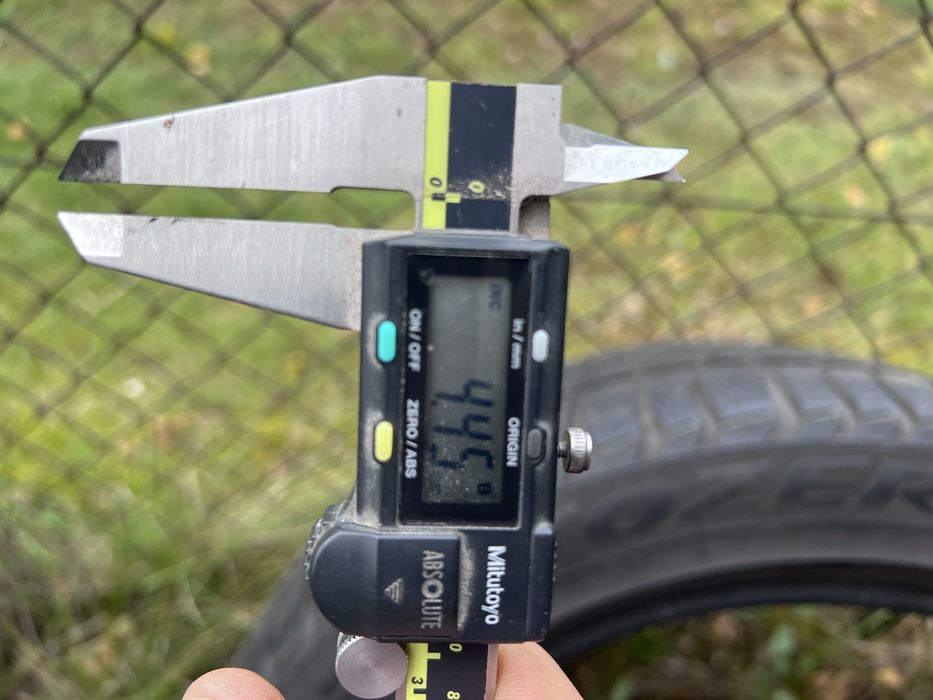 Zimowe opony Pirelli 235/45/18