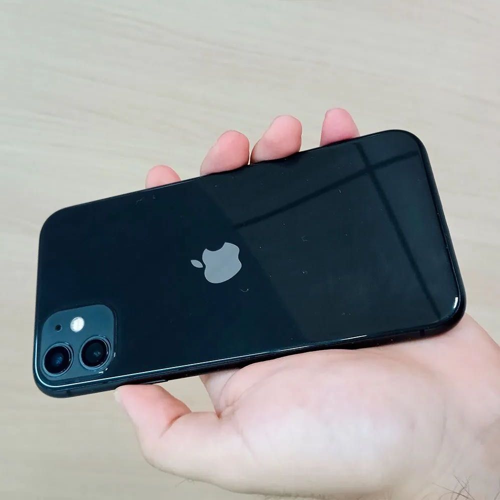 iPhone 11 preto ainda com garantia - como novo