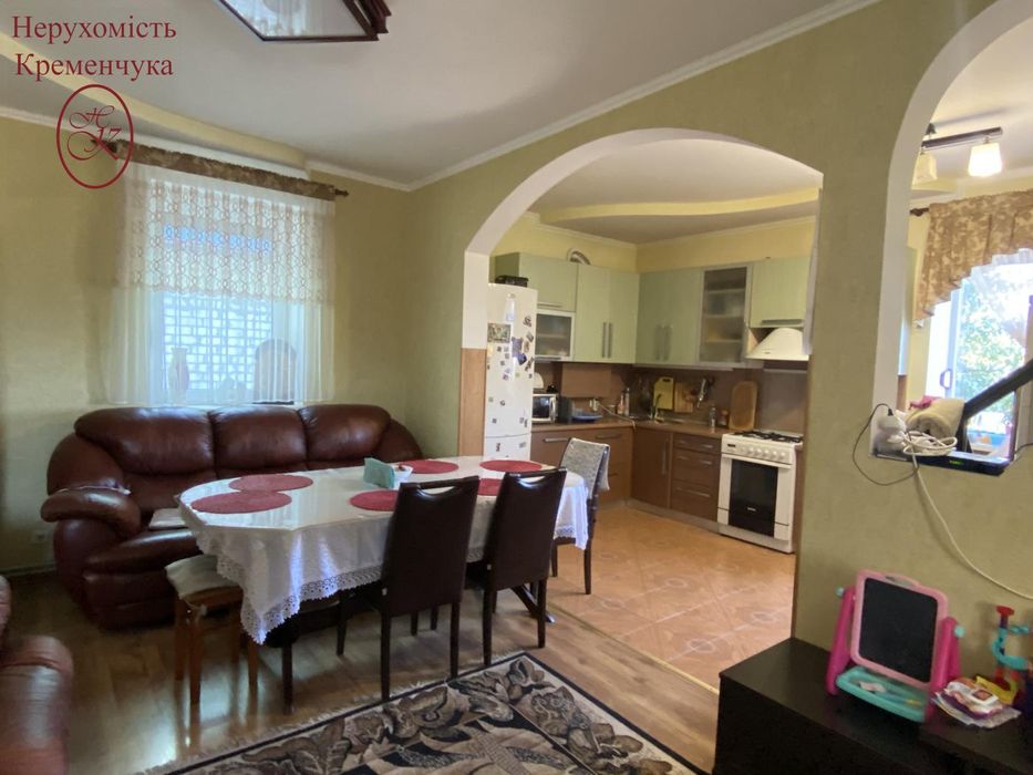 Продаж / Будинок / передмістя/ Сертифікат