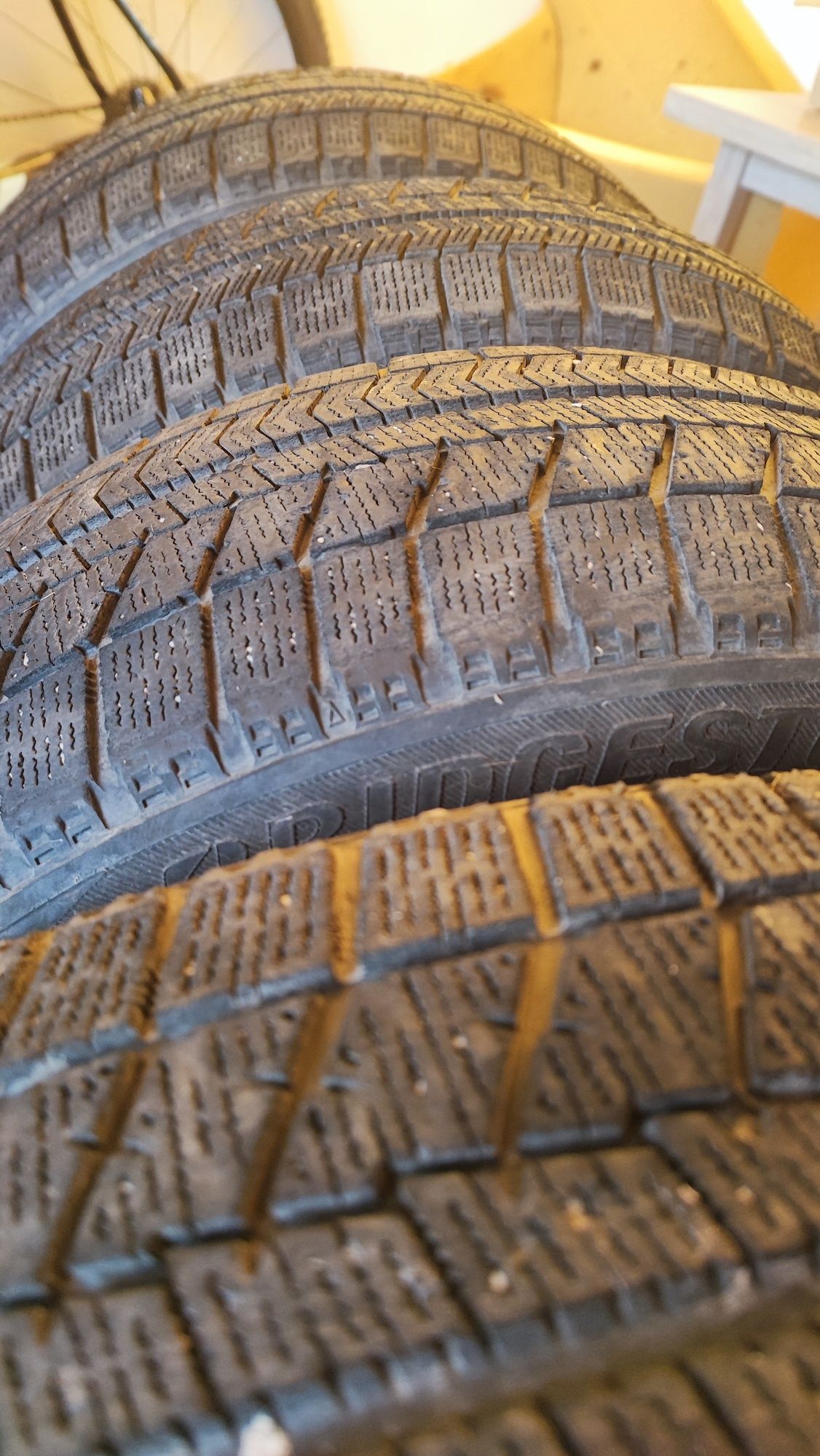 Шини (8 шт) 185/60 r15 зима Bridgestone + літо Belshina (~4 мм)