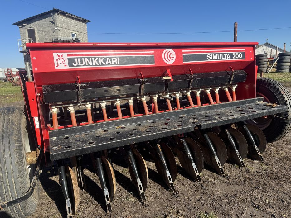 Сівалка зернова навісна 2м дискова  з міндобривом SIMULTA JUNKKARI 200