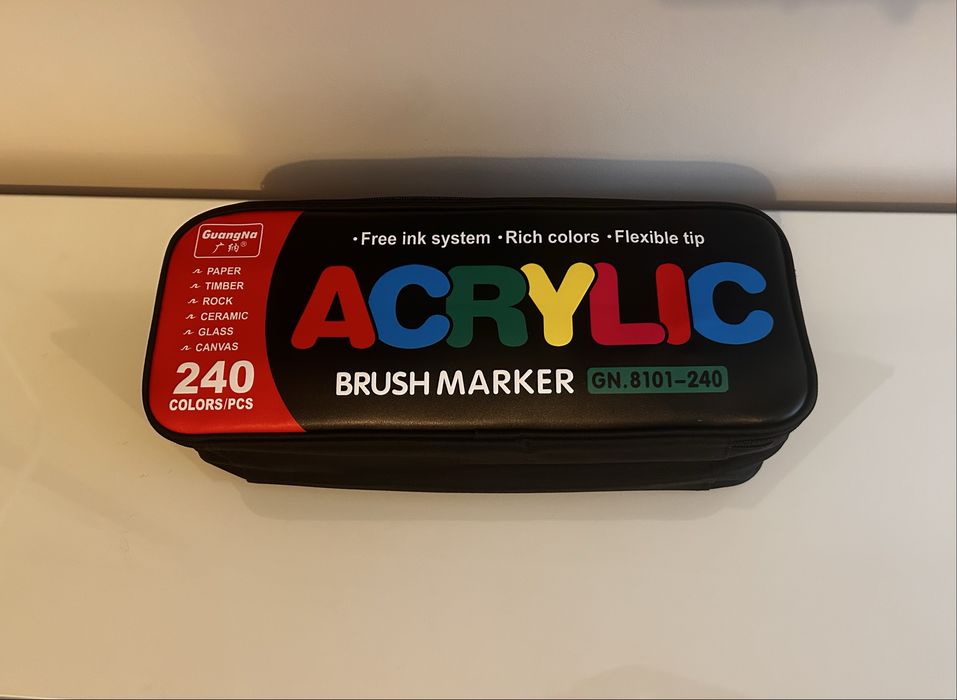Markery akrylowe Guangna 240 w piórniku