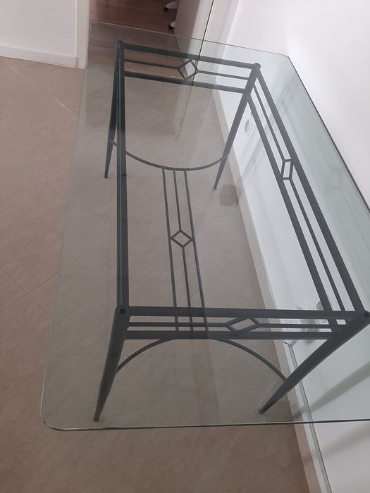 Mesa jantar tampo em vidro estrutura em ferro