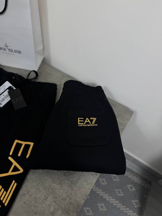 Штани EA7 з великим логотипом