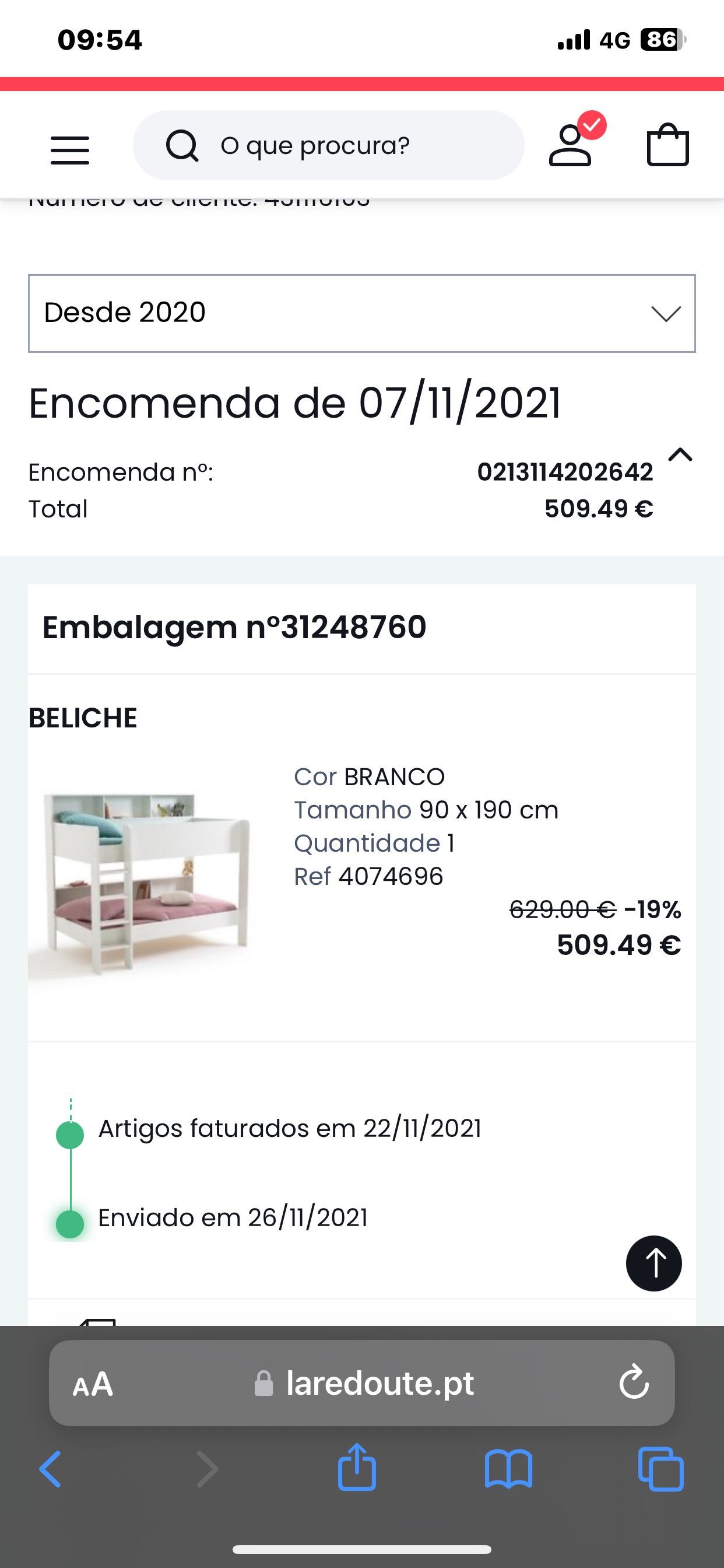 Beliche branco com prateleiras
