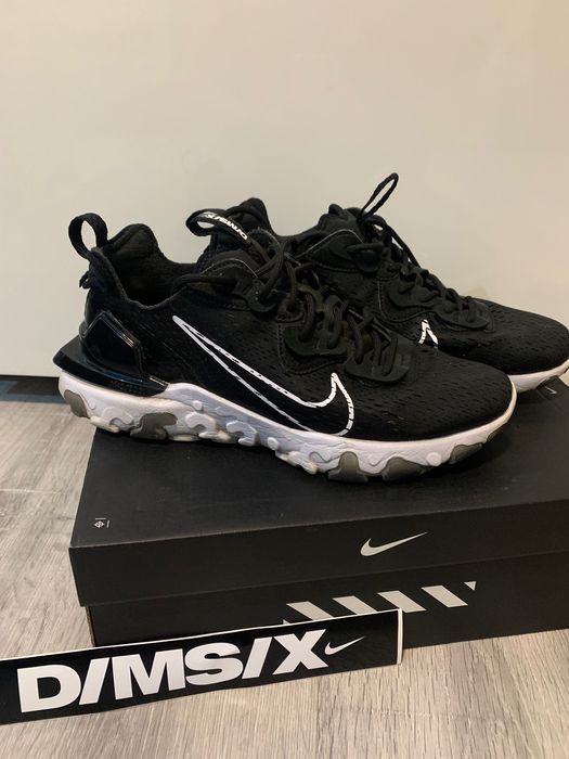 vendendo tênis Nike