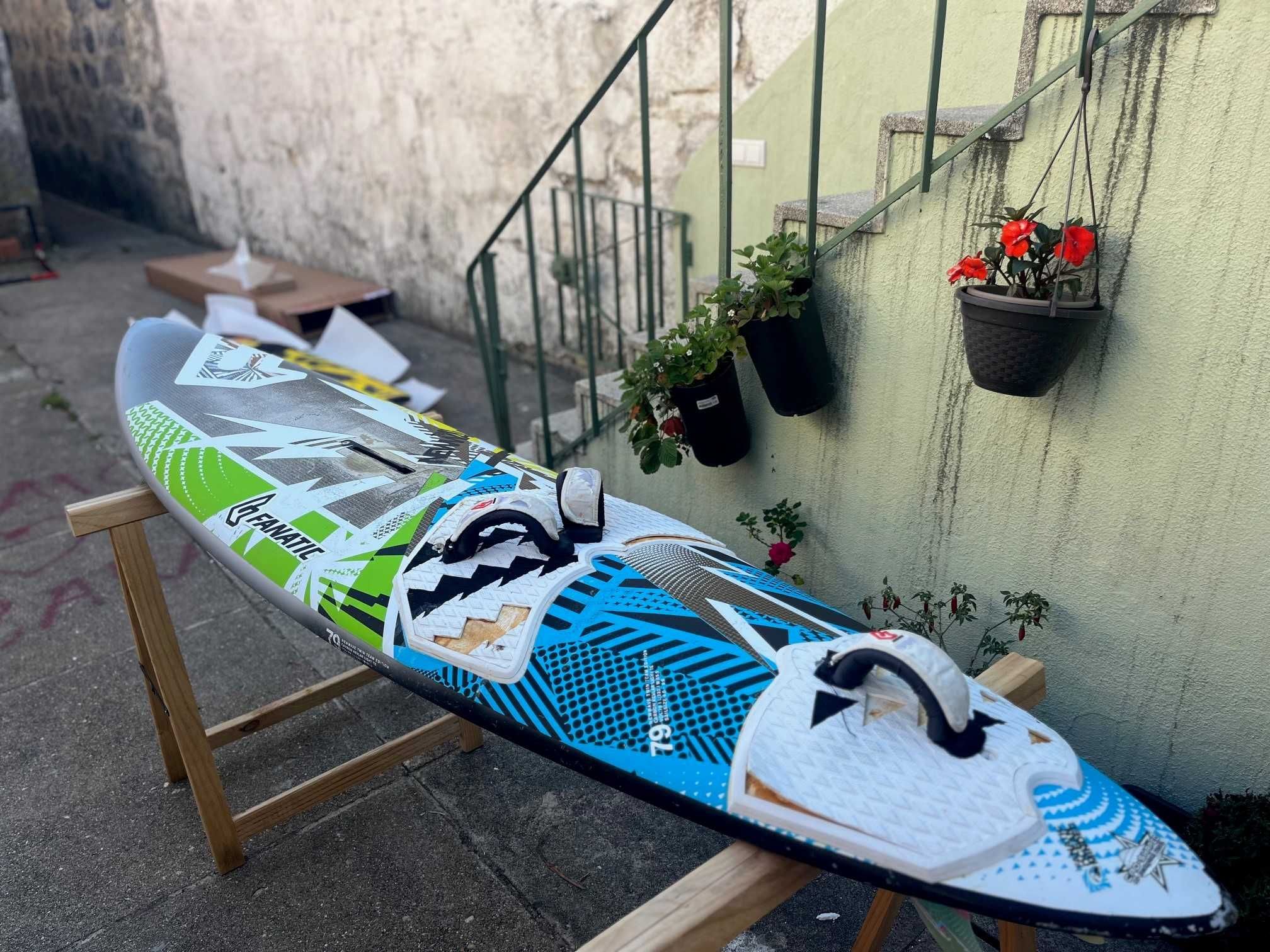 Prancha Windsurf ondas Fanatic wave 79 litros wave team edition carbon