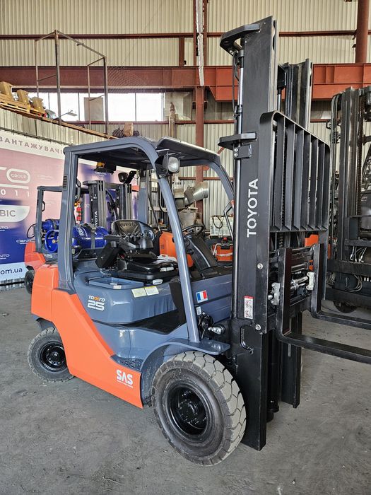 Навантажувач Toyota 2,5 т газ. Вилочный погрузчик Тойота газ 2,5 т