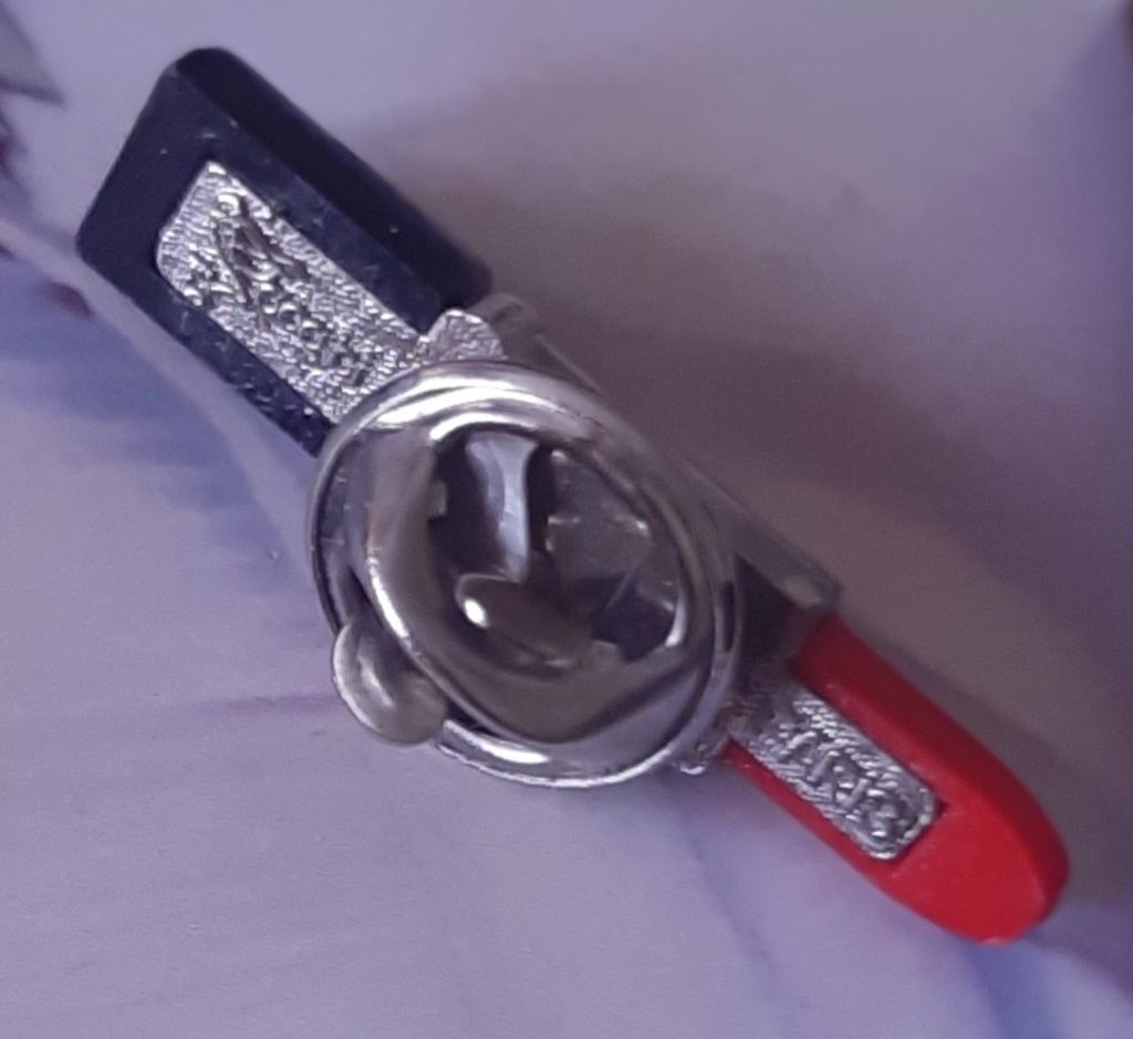 Broszka, wpinka miniatura w kształcie szminki Bourjois