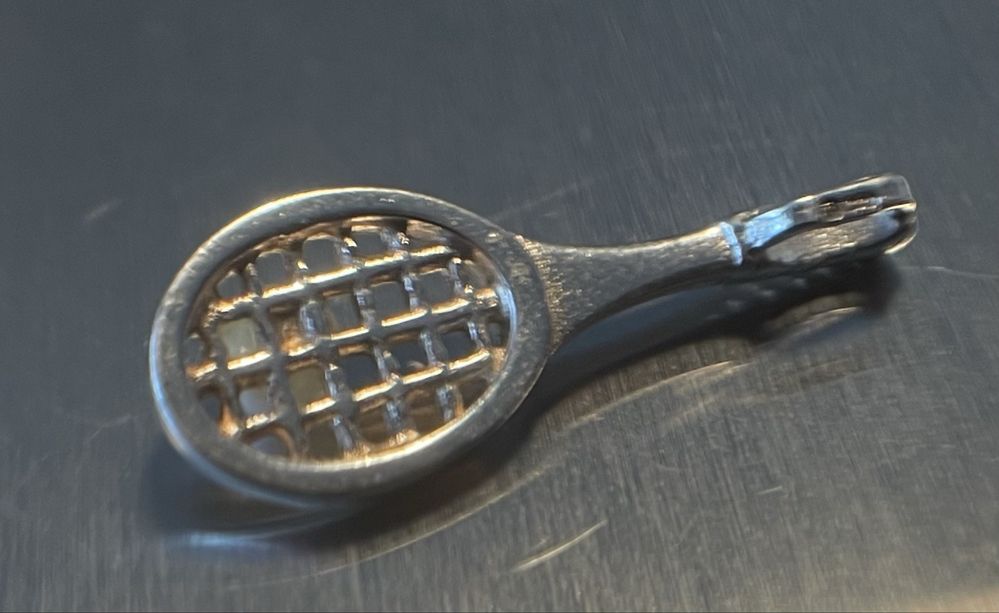 IGA ŚWIĄTEK zawieszka rakieta tenisowa z prawdziwą perłą SREBRO Ag 925