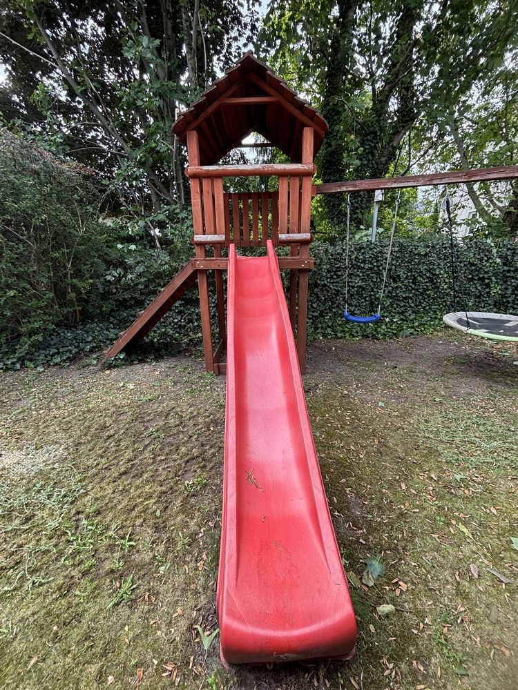 Plac zabaw dla dzieci, Domek, huśtawki