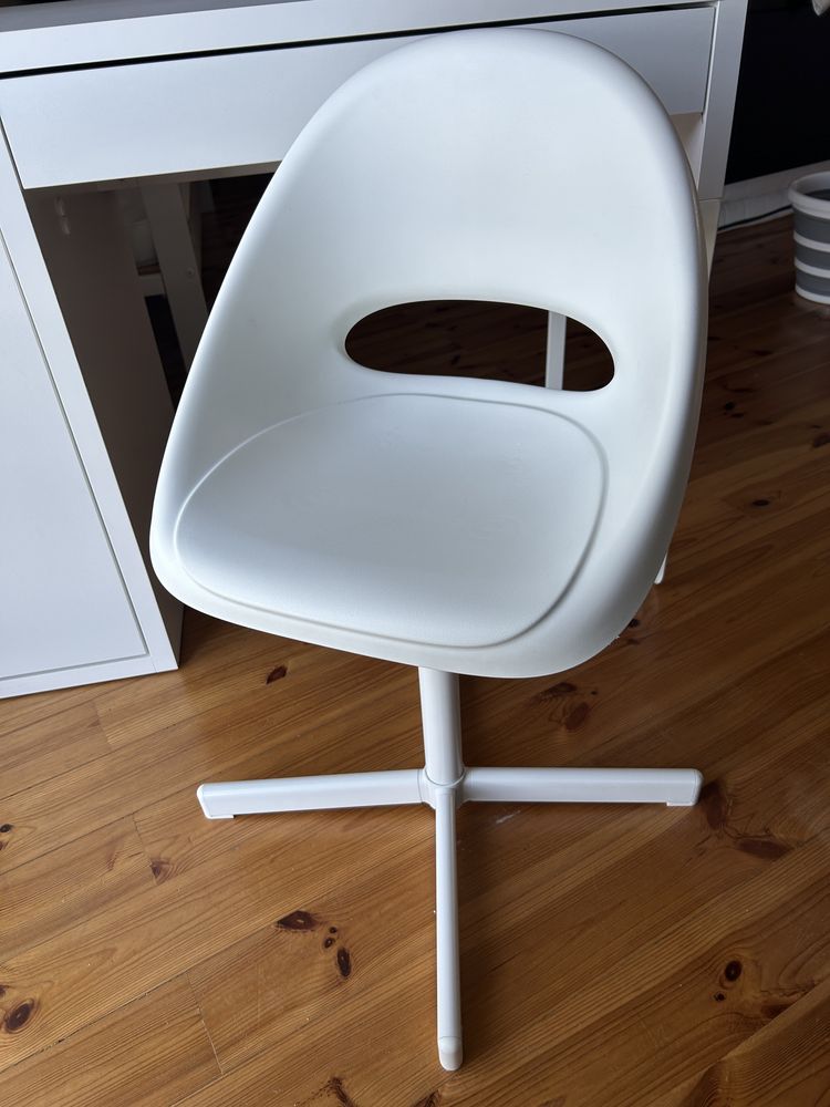 zestaw mebli dziecięcych IKEA białe łóżko biurko krzesło materac