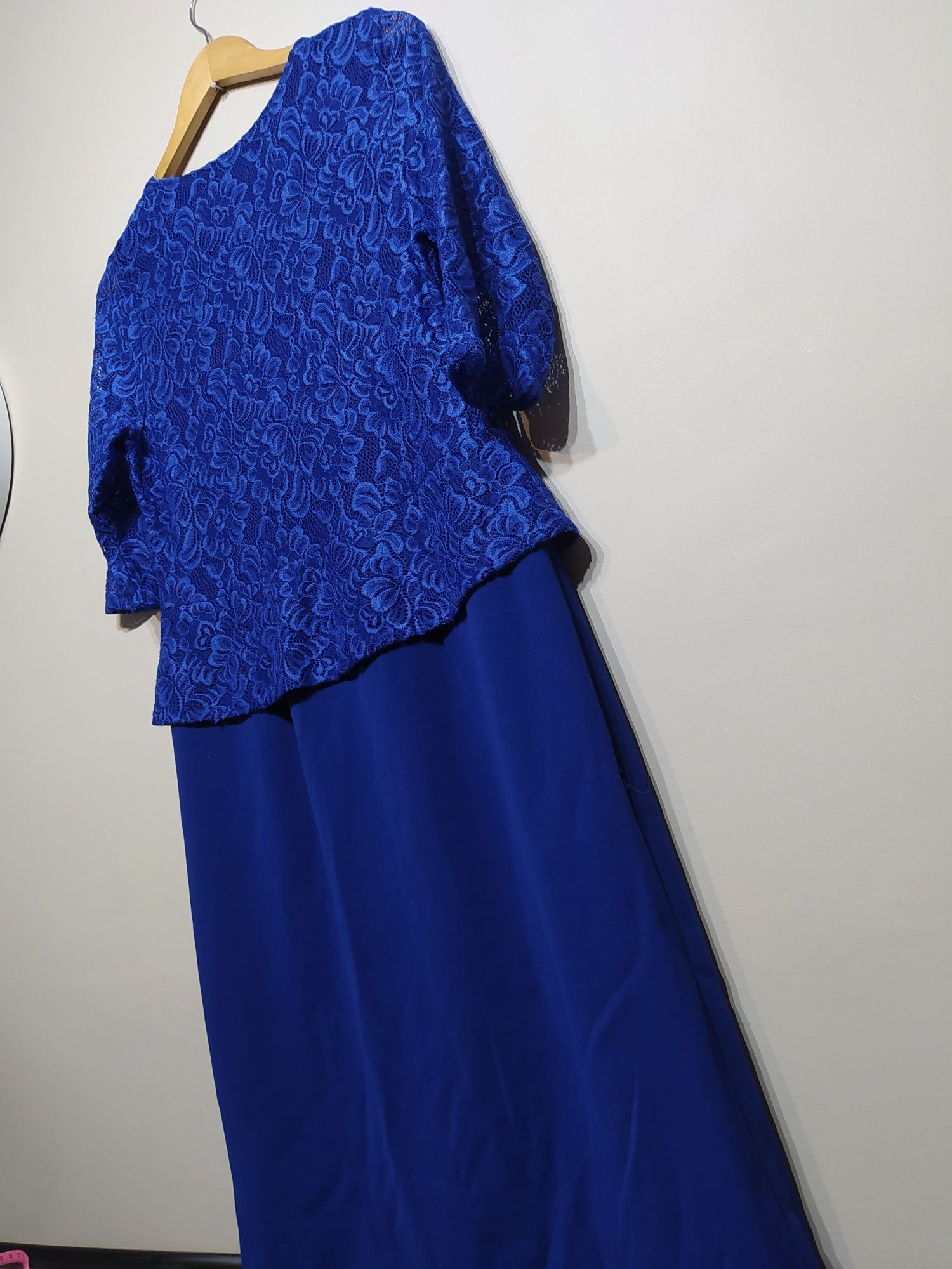 Sukienka granatowa XL/42 niebieska

Wymiary: długość całkowita 96cm, b