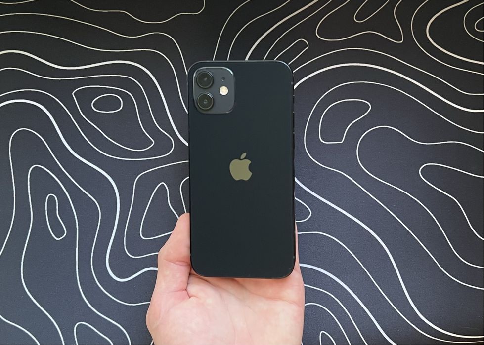 Прекрасный iPhone 12 - 64 гб - 88% АКБ - BLACK - NEVERLOCK