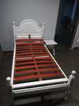 Cama solteiro com estrado articulado