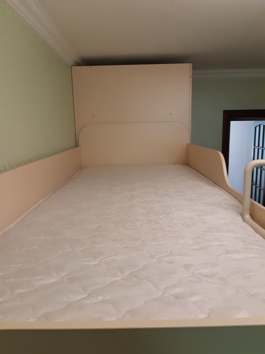 Двухярусная кровать со шкафом