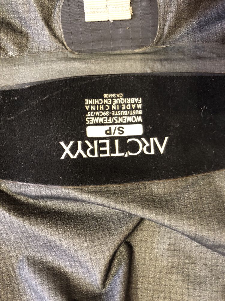Куртка трекінгова Arcteryx