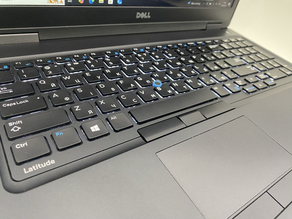 Dell Latitude 5580 MX940 15,6" SensorFHD i7-7820HQ/16GB/512Gb M2/4GLTE