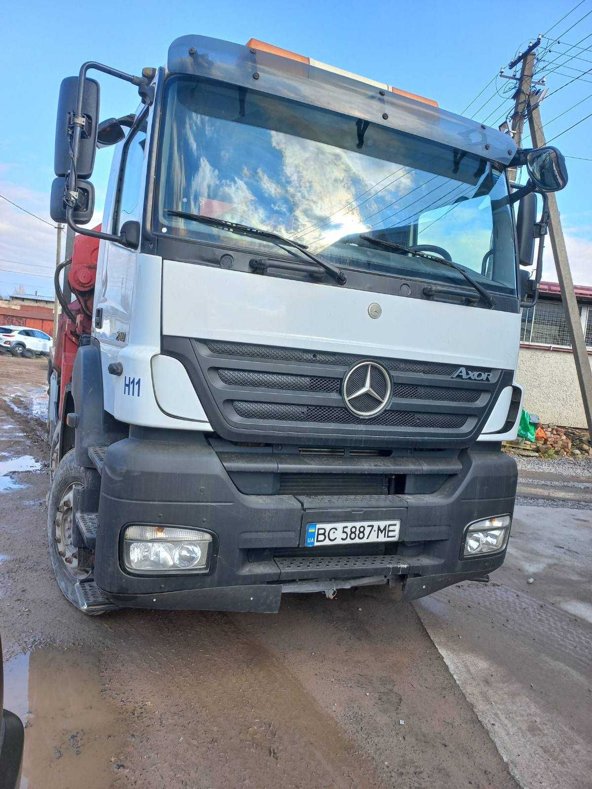 Вантажівка Mercedes-Benz Axor 240 з краном маніпулятором під собою 17т