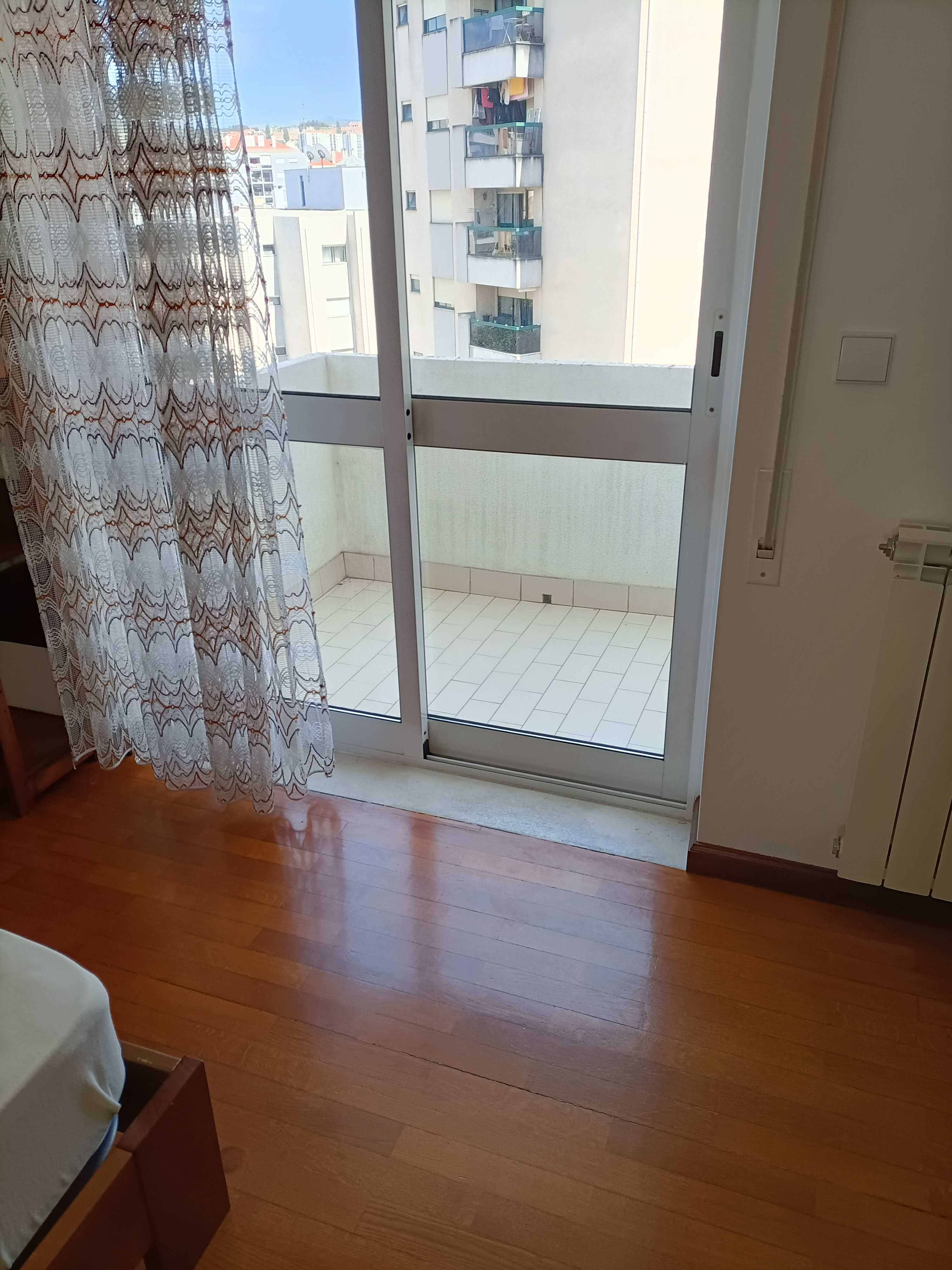 Quarto grande junto ao Coimbra shopping