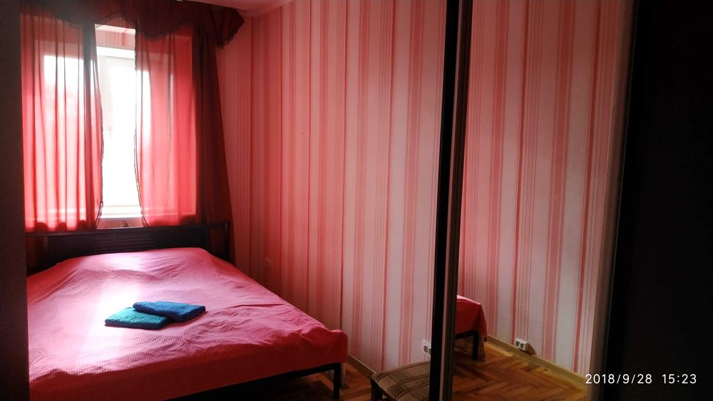 2-ком. кв. ул.Победы р-н "Козак палас", возможно понедельно, помесячно