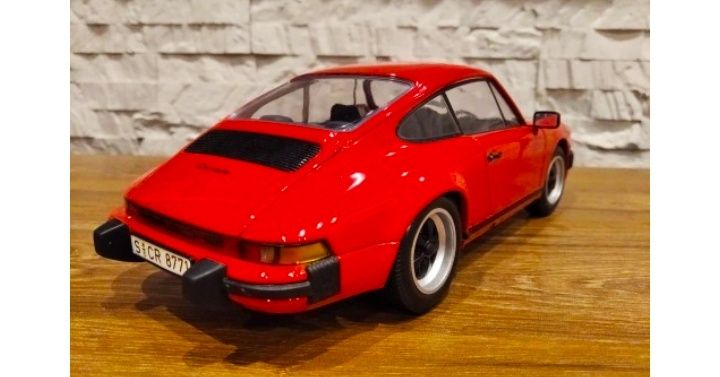 1:18 Minichamps Porsche 911 Carrera model