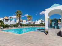 Exclusivo! Moradia T3 com Piscina Comum e Vista Mar, no centro de C...