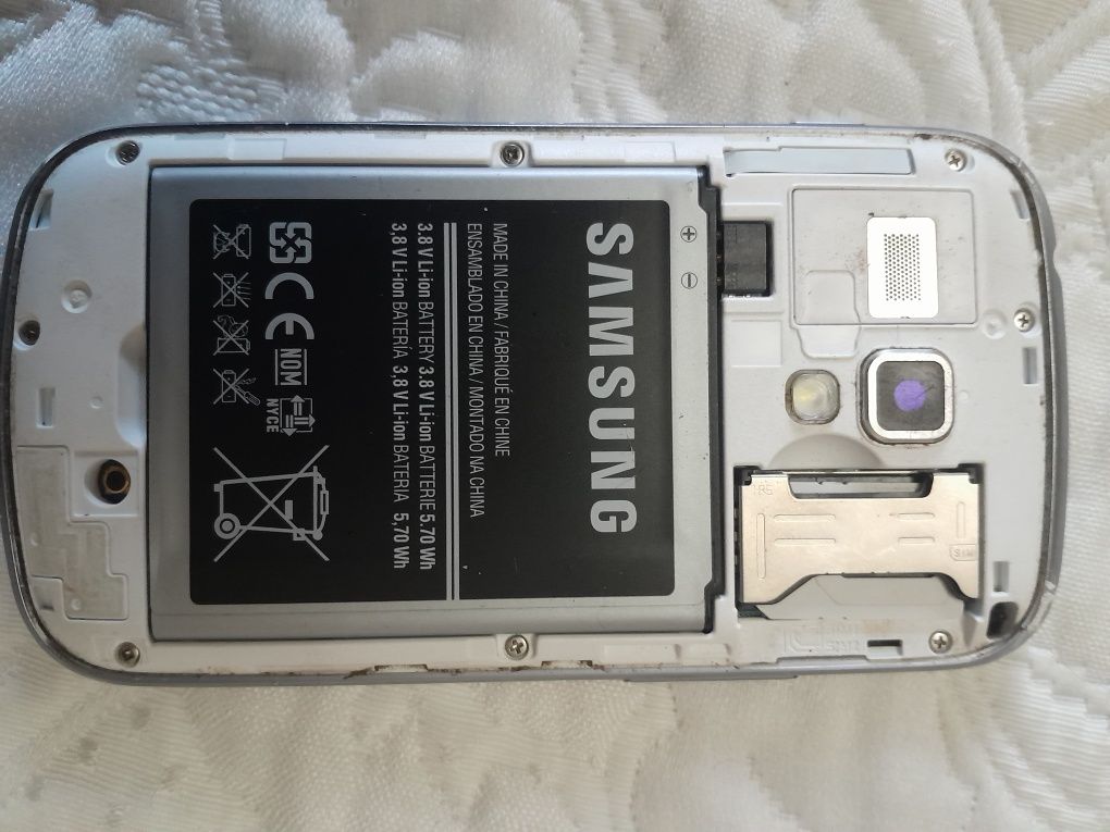 Телефон Samsung la fleur GT-S7562