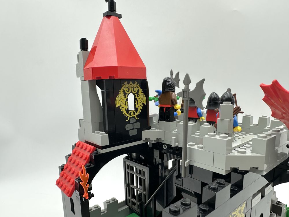 Lego 6082 Castle Fire Breathing Fortress BOX