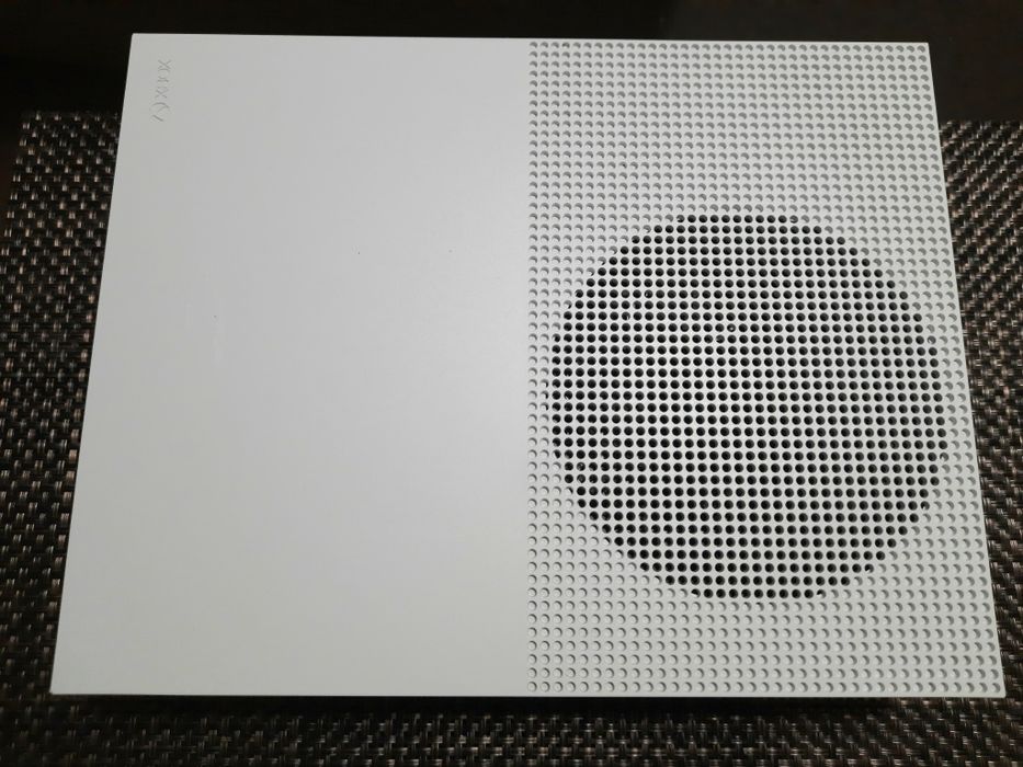 Xbox one S 1tb полный комплект