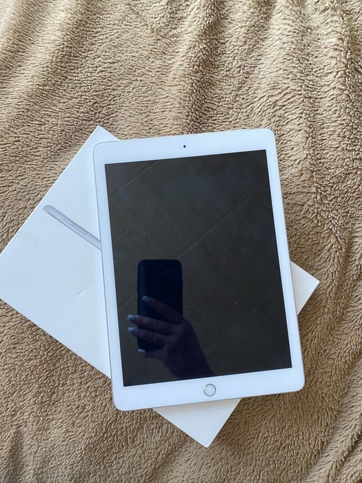 Продам iPad LTE