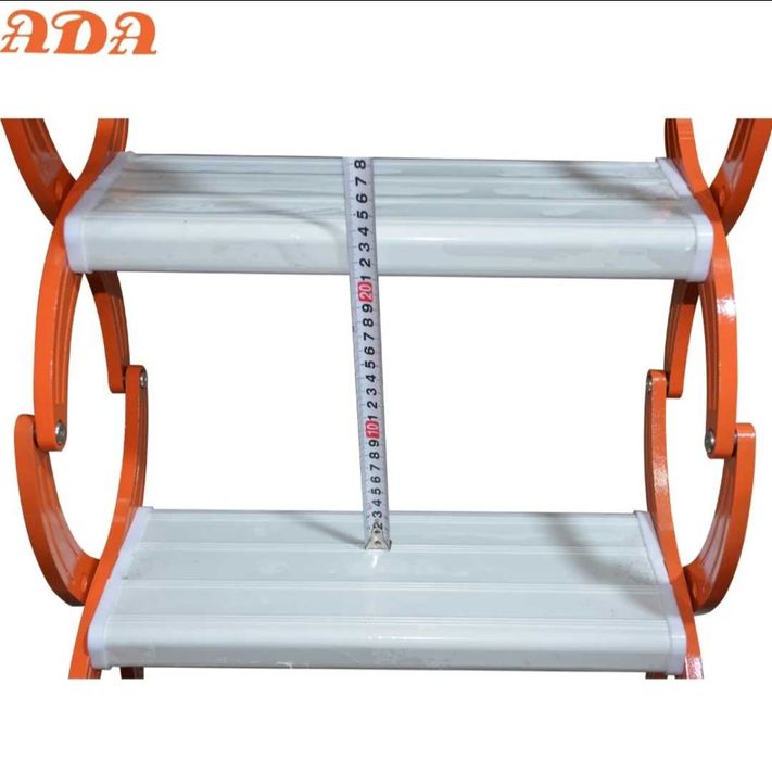 Escada de alumínio dobrável.