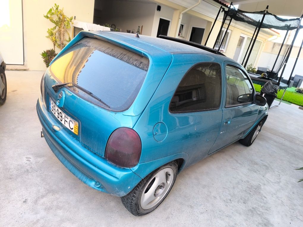 Opel corsa b ( com avaria )