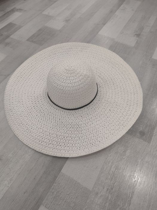 Kapelusz słomkowy Reserved biały