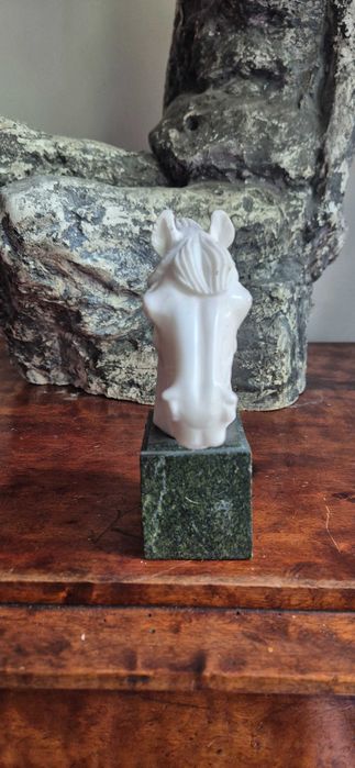 Aukcyjna Rzeźba popiersie konia z marmuru Michał Anioł Włochy antyk