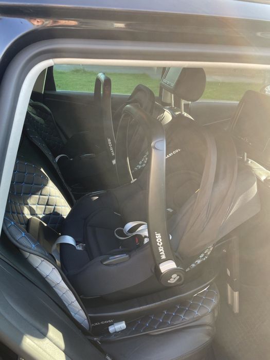 Продаємо платформу isofix maxi cosi family fix3