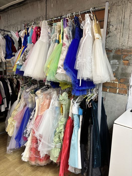 Розпродаж карнавальних костюмів