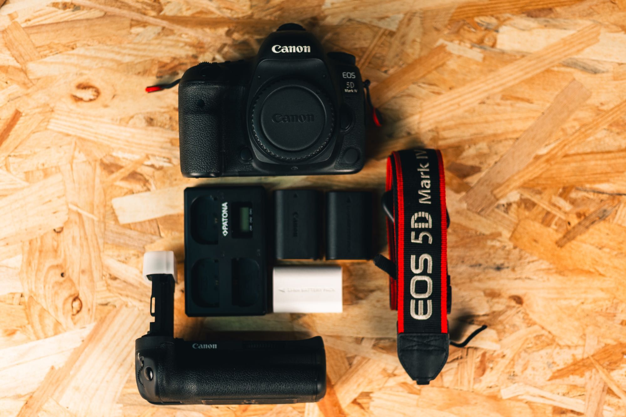 Canon 5D MKIV + Grip + Baterias