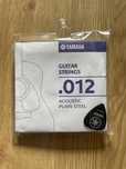 yamaha struny do gitary akustycznej .012 plain steel + kostka 0.96 mm