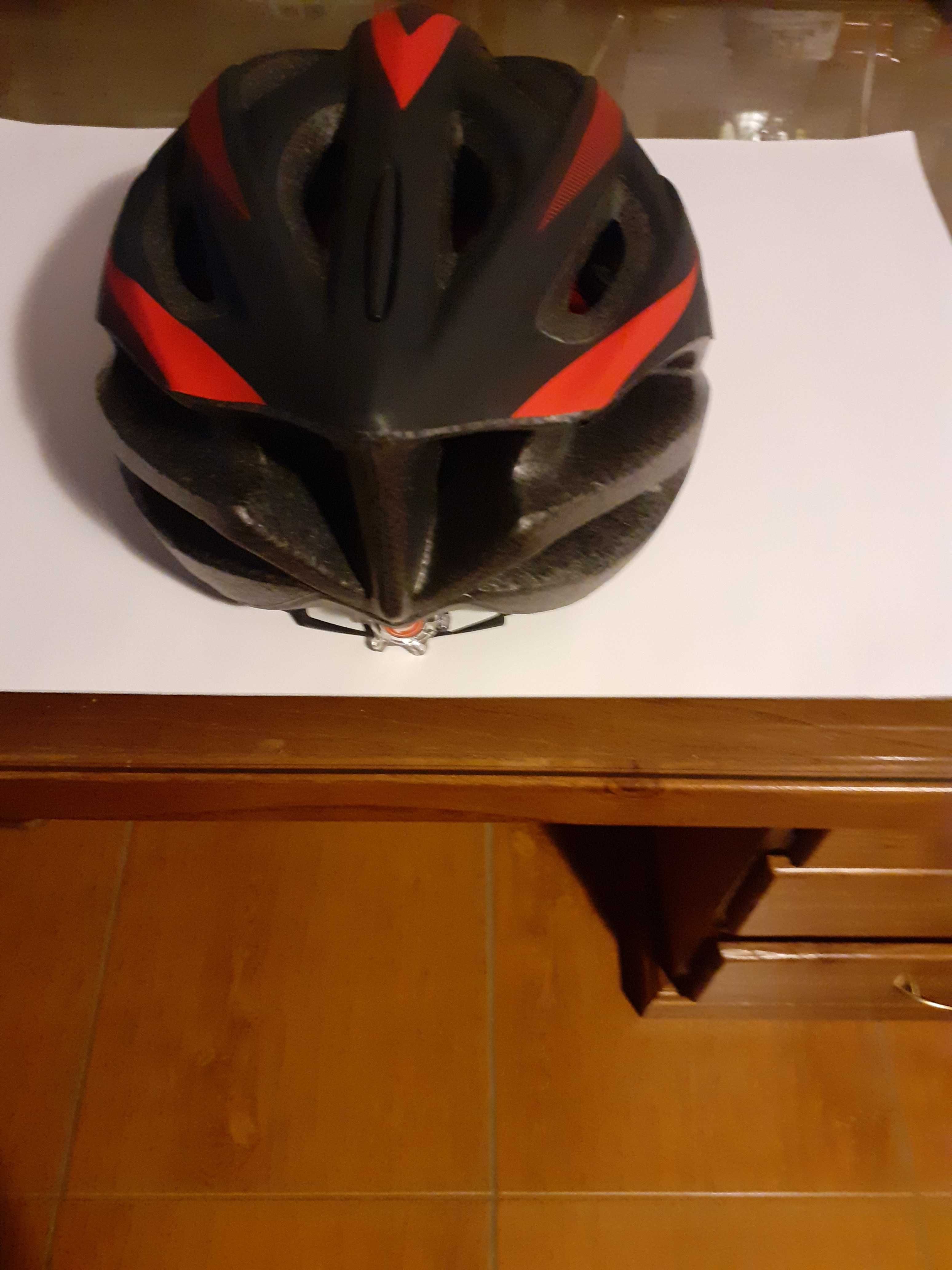 Vendo capacete de ciclismo nunca usado.