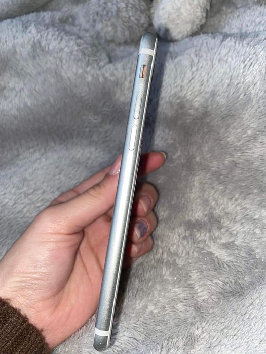 Silver iPhone 7 32GB