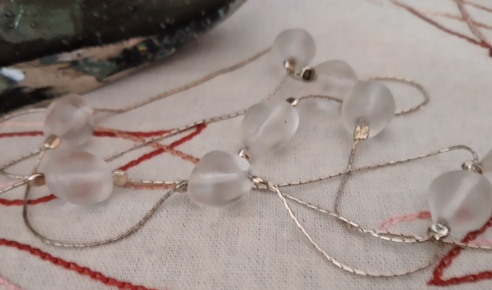 Colar de prata com peças de cristal de quartzo