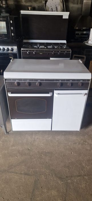 Vendo fogão porta botijas de 5 bocas